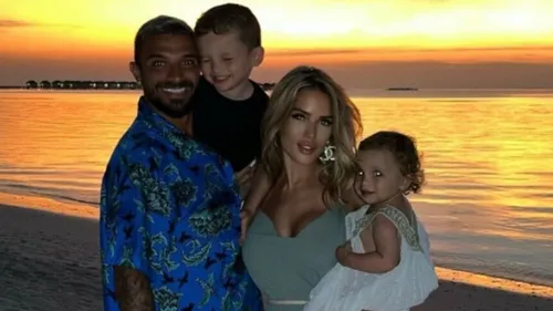 Manon Marsault voyage en business et laisse ses enfants voyager en...