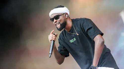 Guy2Bezbar a sorti 'Black House', son dernier EP aux sonorités...