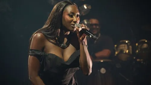 Aya Nakamura fait sensation avec Alpha Wann à la production de...