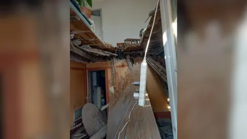 "Je me suis vue mourir" son plancher s'effondre, elle finit dans...