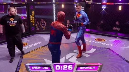 Un combat de MMA en Russie oppose Spiderman et Superman ! (VIDÉO)