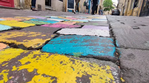 Rue Taison : des pavés colorés pour l’été
