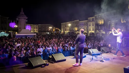 D!RECT Live : des milliers de personnes ce samedi sur la place...