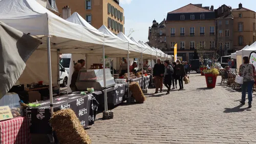 Metz. Un soleil radieux pour le marché fermier des producteurs