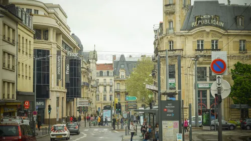 Stationner sans couper le moteur : une mauvaise habitude qui peut...