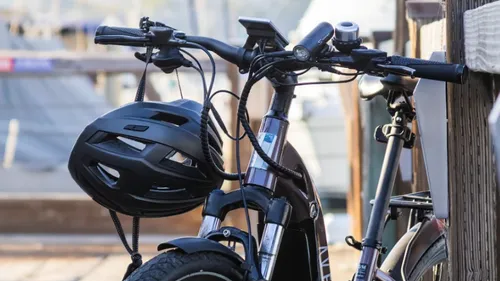 Metz : une manifestation de cyclistes naturistes fait débat