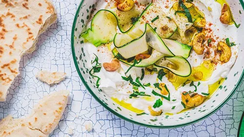 Labneh aux courgettes et noix de cajou grillées