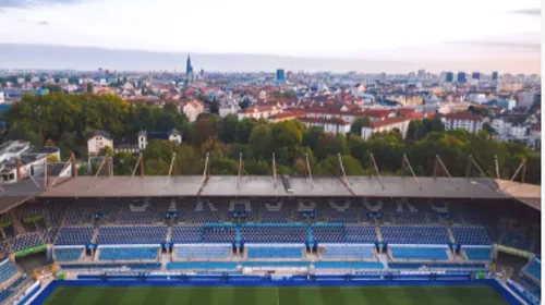  Avant-match : le Racing subit une défaite sévère contre Fenerbahçe...