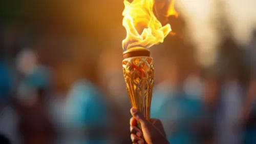 Paris 2024 : la flamme paralympique est ravivée et traverse la...