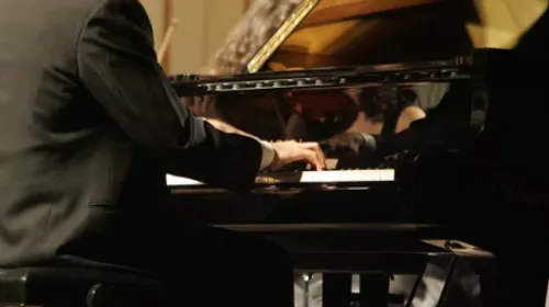 Qu'est-ce que ce "Concerto pour la paix", initié par Omar Harfouch,...