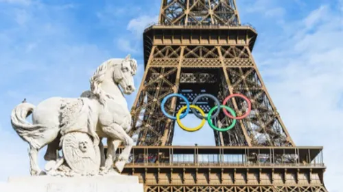 Les anneaux olympiques ont été retirés de la tour Eiffel