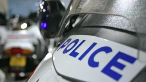 Véhicules de police incendiés à Cavaillon : deux hommes ont été...