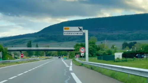 Haut-Rhin : des panneaux signalant l'entrée et la sortie d'un...