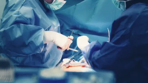 Un chirurgien orthopédiste contraint de cesser ses interventions...