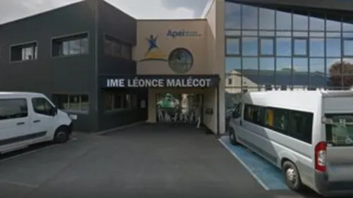 Un jeune trisomique oublié dans un minibus