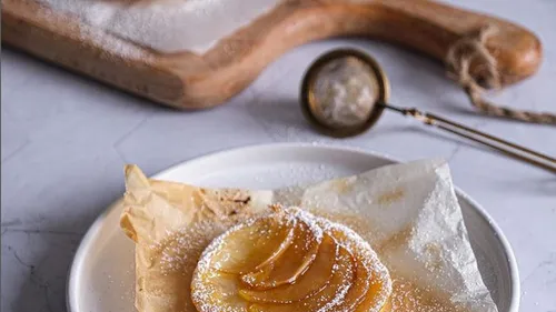 Tarte tatin aux pommes et à la confiture d’asperges