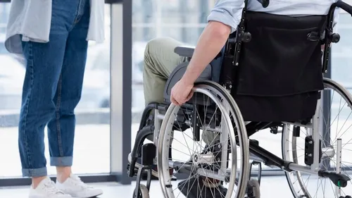 Les frais des fauteuils roulants seront couverts en totalité avant...