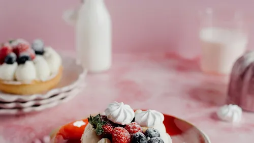 Tartelette vanille, crème montée et fruits rouges