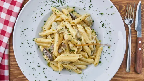 Penne à la carbonara et aux champignons