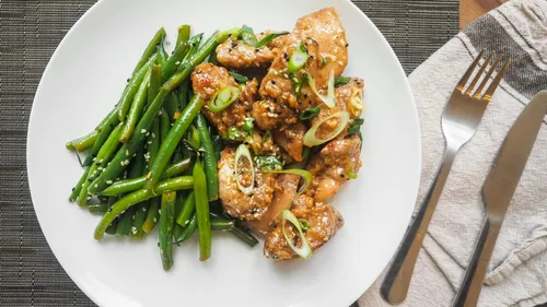 Poulet au sésame et haricots verts