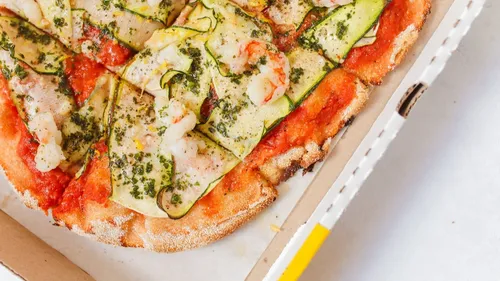 Pizza crevettes courgettes