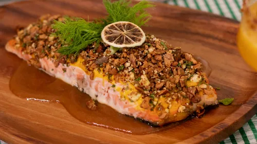 Saumon en croute d'arachide et herbes fraîches