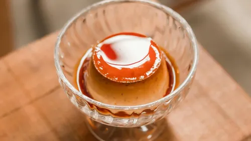 Flan au caramel parfumé à l'orange