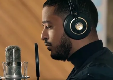 Regardez l'interprétation fragile et intense de « Chez Laurette »...