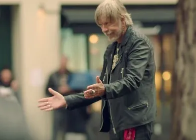 Renaud sur le haut du podium des ventes d'albums en France