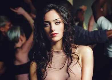 Vidéo : Léa Castel fait son grand retour avec « Abimée »