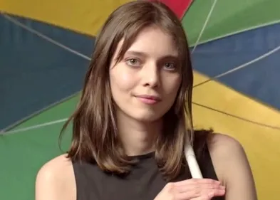 Dans son nouveau clip, Christophe vogue sur un « Océan d'amour »