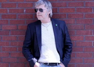 Renaud a dévoilé la date de sortie de son album, et c'est ...