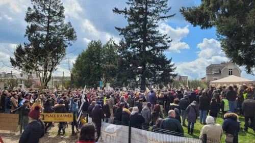 Quimperlé: Plus de 600 personnes rassemblées contre les mesures...