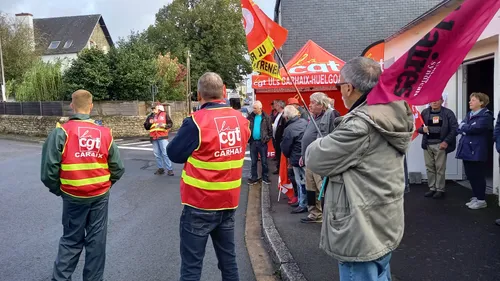 Une soixantaine de retraités manifestent à Carhaix 