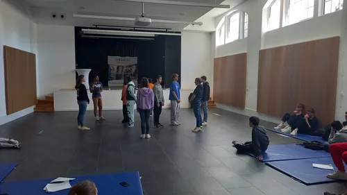 Les élèves du lycée Saint Ivy sur les planches