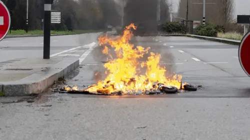 Fonderie de Bretagne : siège devant la sous-préfecture
