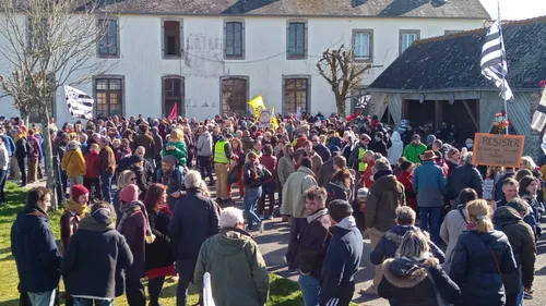 Tréguennec: près de 600 personnes pour dire non au lithium!