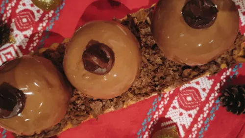 Boules gourmandes de Noël: un dessert chocolaté et fruité pour...