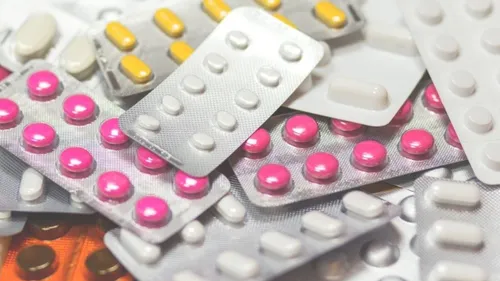 Minute Conso : faut-il jeter ses médicaments périmés ? 