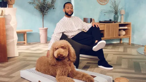 Quoi, John Legend a lancé sa collection d’objets déco ? 