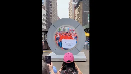 Dignes d’un film de SF, ces « portails » relient en direct les deux...