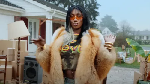 « Chimiyé » : découvrez le nouveau titre d’Aya Nakamura !