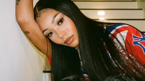Quand Coi Leray se lance dans un twerk endiablé pour son nouveau...