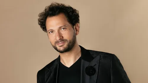 Eric Antoine dans le Réveil Collector pour une opération magique 