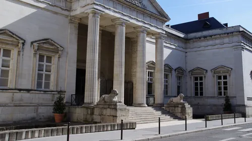 Évasion au tribunal d’Orléans : le fugitif s’est rendu à la police