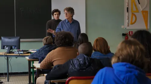 "Un métier sérieux" : Thomas Litli nous renvoie sur les bancs de...