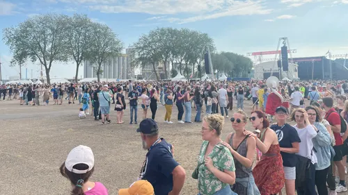 Armada 2023 : le record du monde de la plus grande chenille humaine...