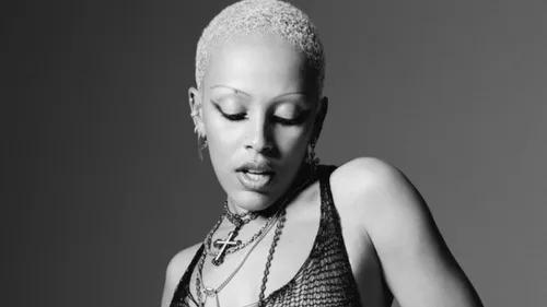 Doja Cat affronte ses "Demons" dans un nouveau clip terrifiant (vidéo)