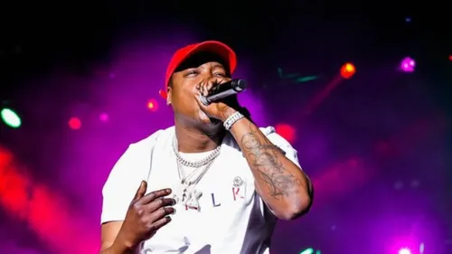 Jadakiss s'interroge : les labels devraient-ils être considérés...