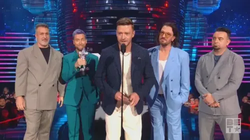 Justin Timberlake retrouve les NSYNC sur scène 15 ans après leur...